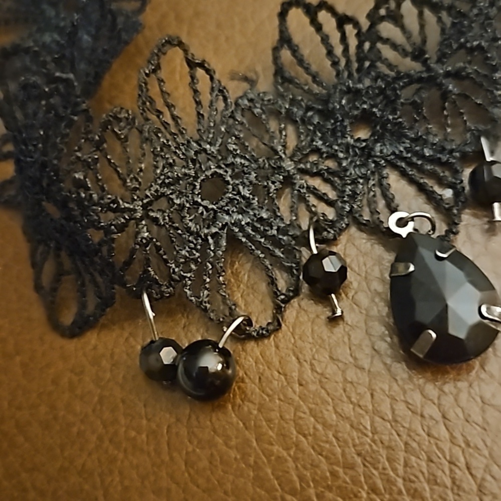 Witchy Goth Flapper Black Lace Pearl Teardrop Pendant Choker Necklace - Picture 4 of 7